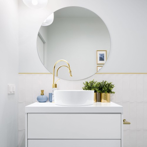 BU-33-W13-V-aranzacje-bateria-umywalkowa-wysoka-gabro-bialy-zloty.jpg&x=1920&y=1080&a=true