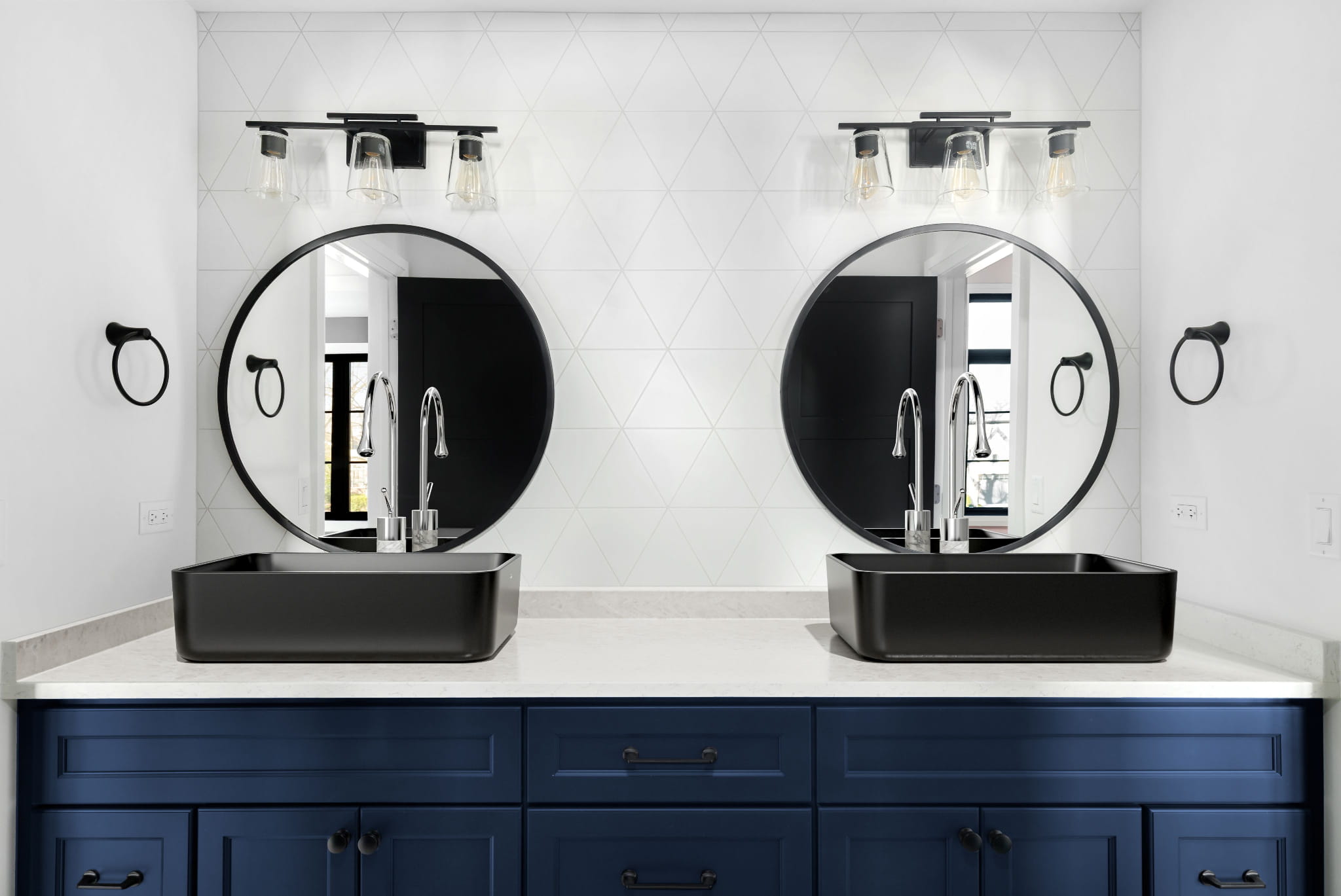 BU-33-W02-V-aranzacje-bateria-umywalkowa-wysoka-gabro-bialy-chrom.jpg&x=1920&y=1080&a=true